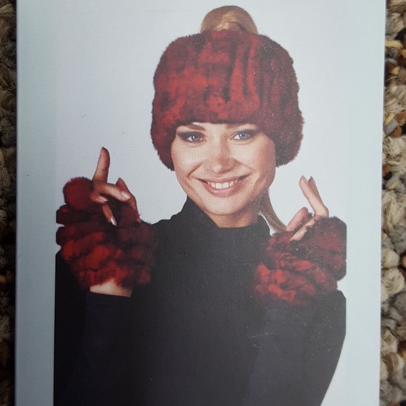 Knitted Rex Rabbit Fur Accessories Set - Picture 2 of 3